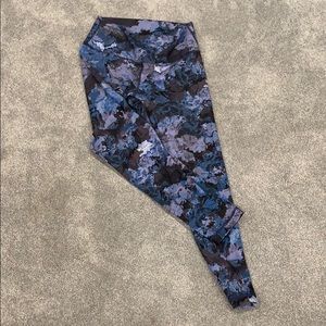 Lululemon leggings, great condition, size 8